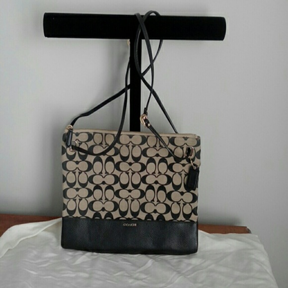 Coach Handbags - COACH Messenger bag